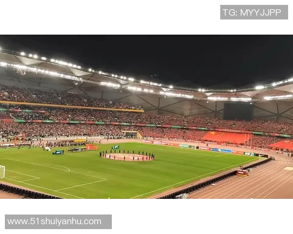 国足迎战韩国激情奏国歌展现中华力量与团结精神